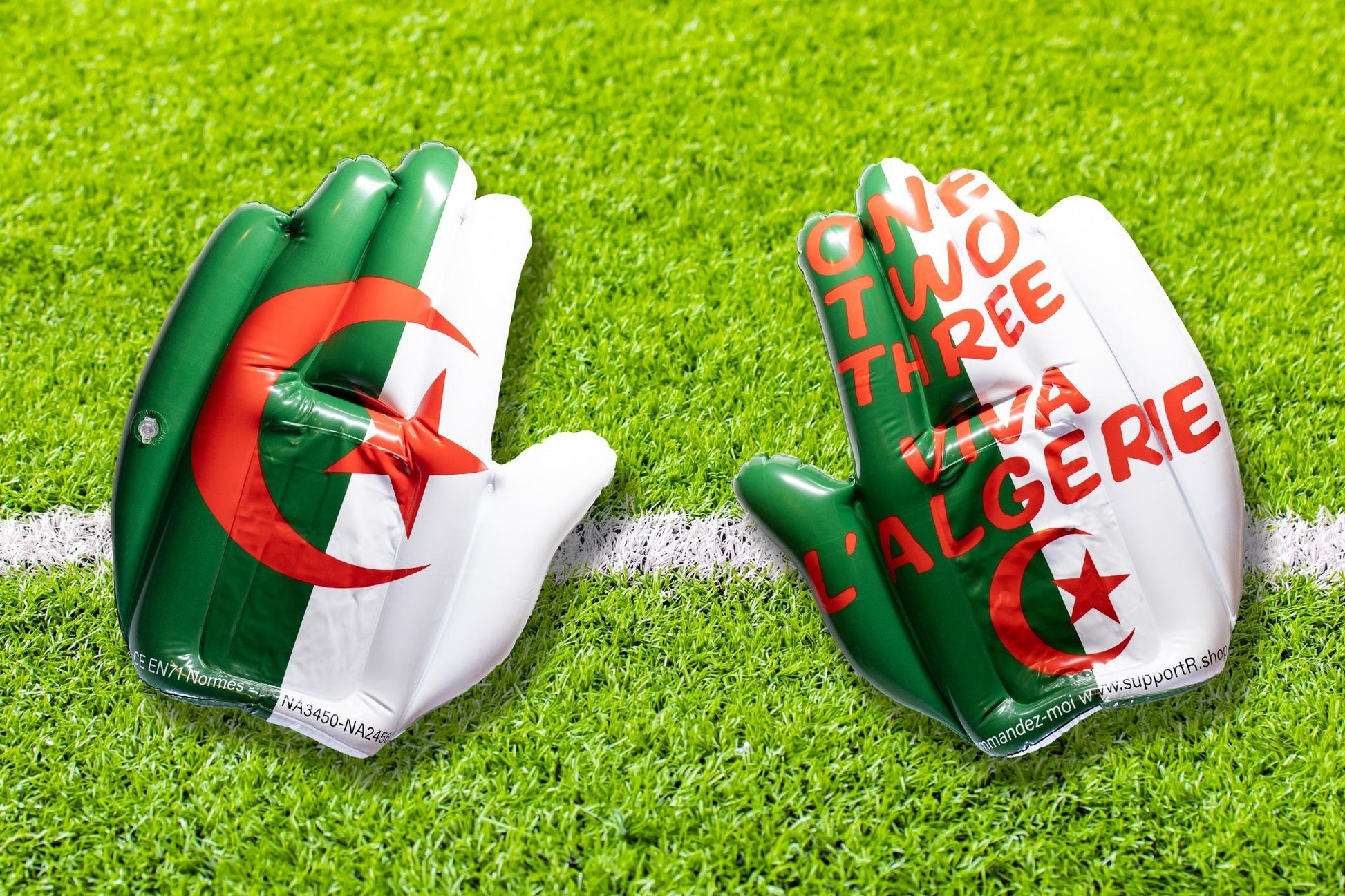 main gonflable vert , blanc, rouge