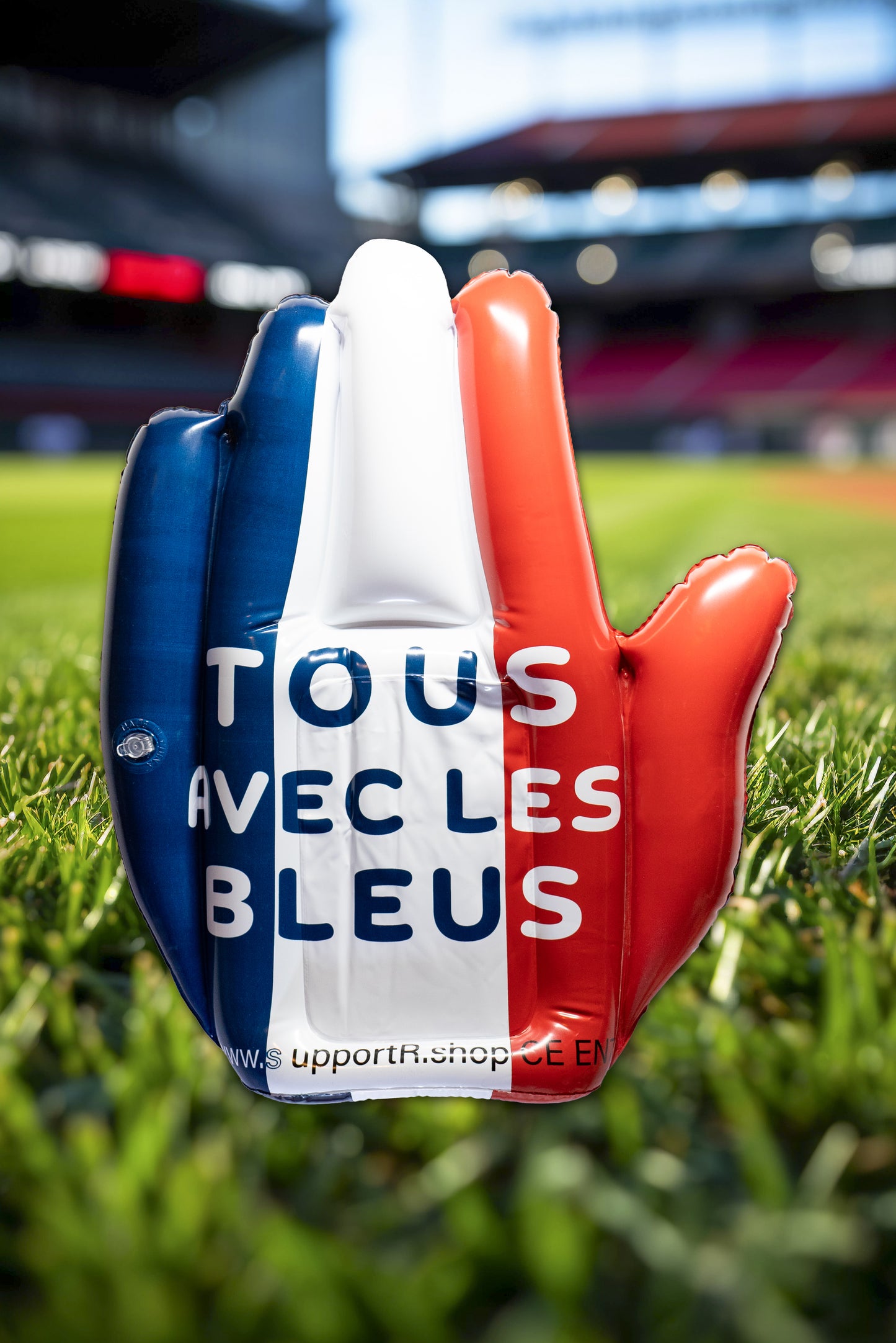 main gonflable France pour match